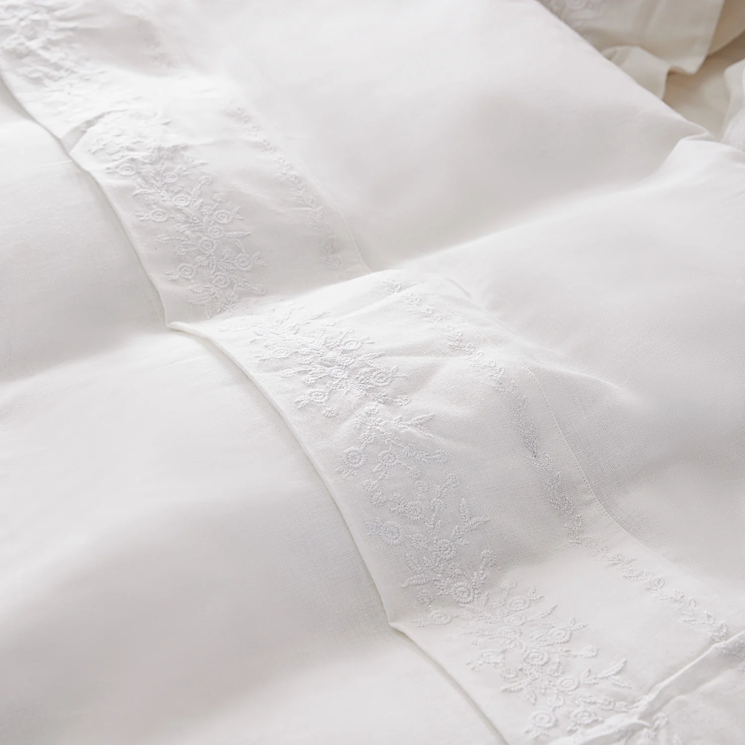Esmeralda White Floral Embroidered Linen Blend Duvet Set - Image 6