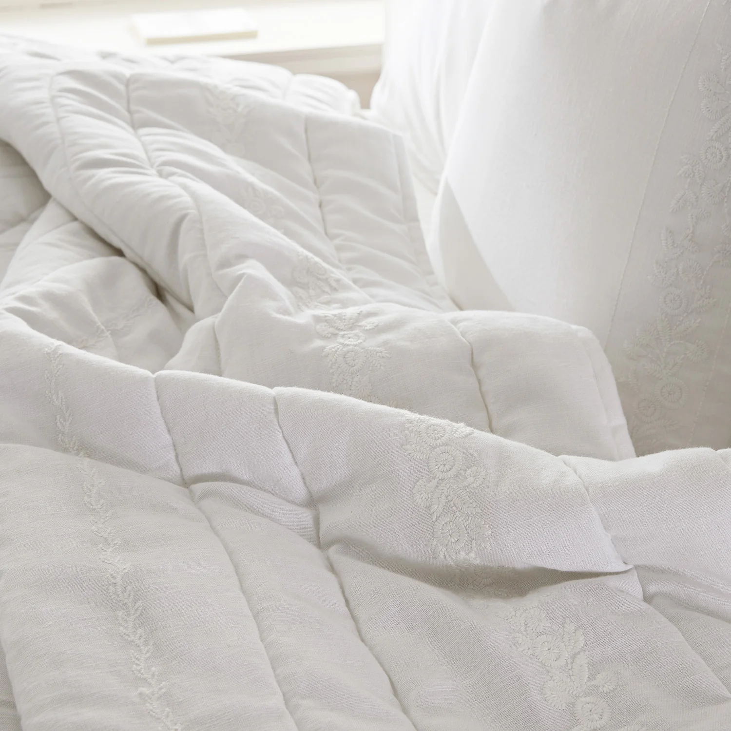 Esmeralda White Floral Embroidered Quilted Linen Blend Bedspread - Image 4