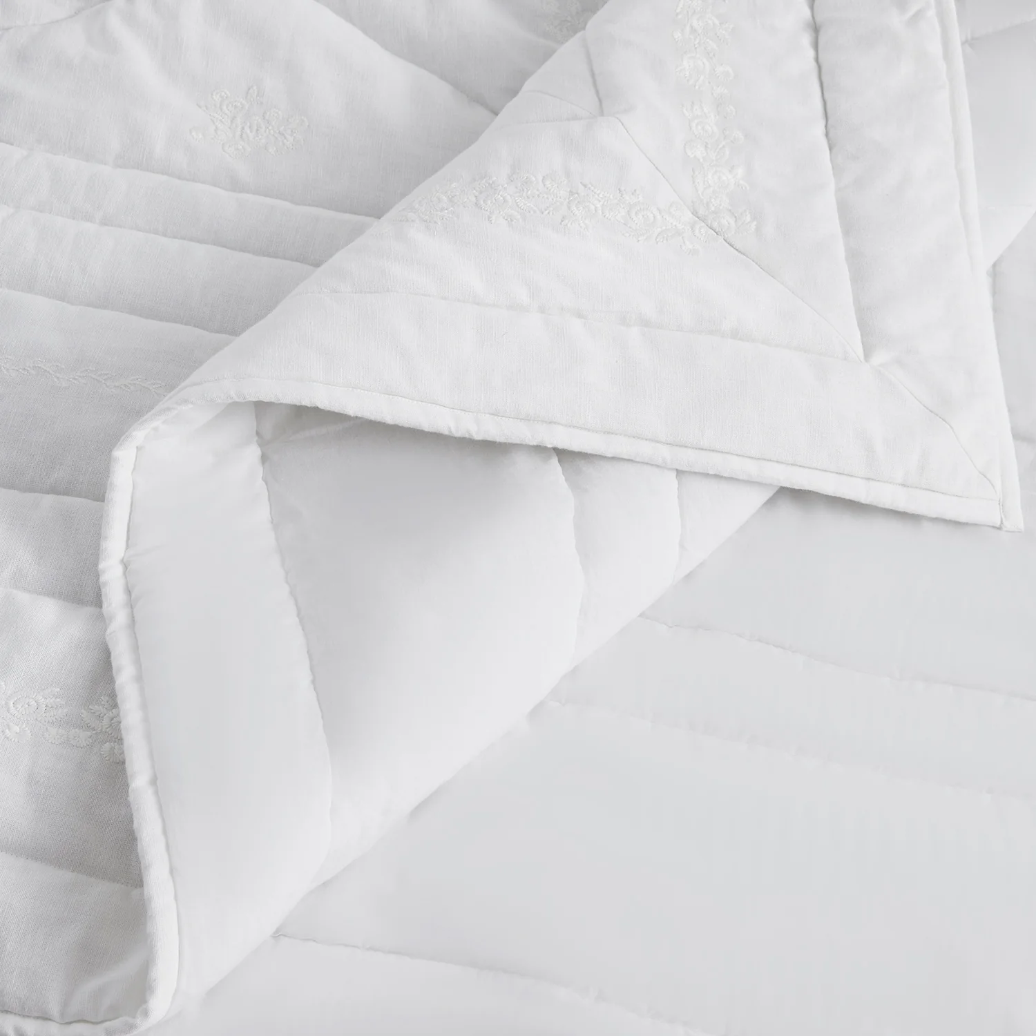 Esmeralda White Floral Embroidered Quilted Linen Blend Bedspread - Image 9