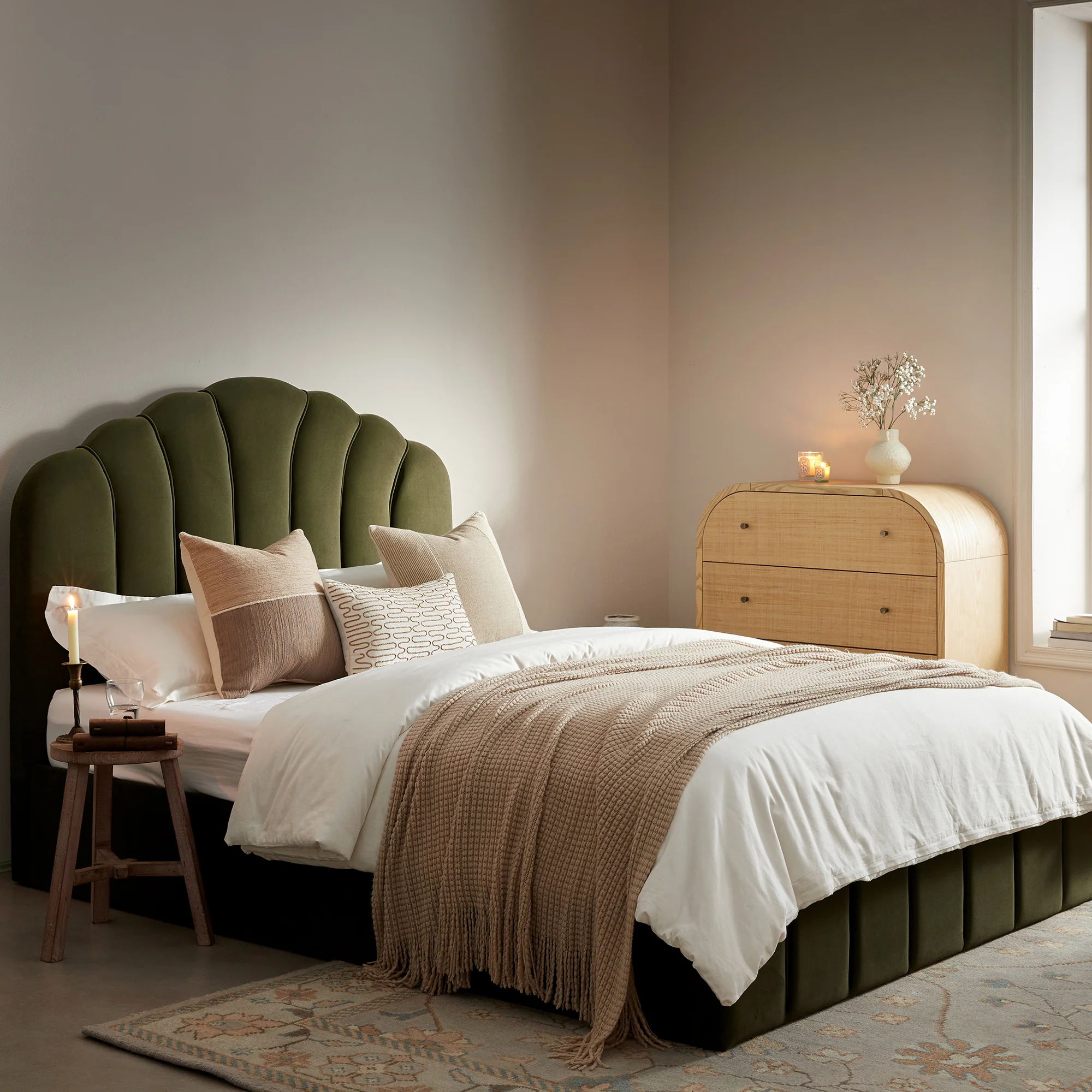 Premium Hand-Knotted Heritage Collection Florentine Ice Blue New Zealand Wool Rug - Image 3