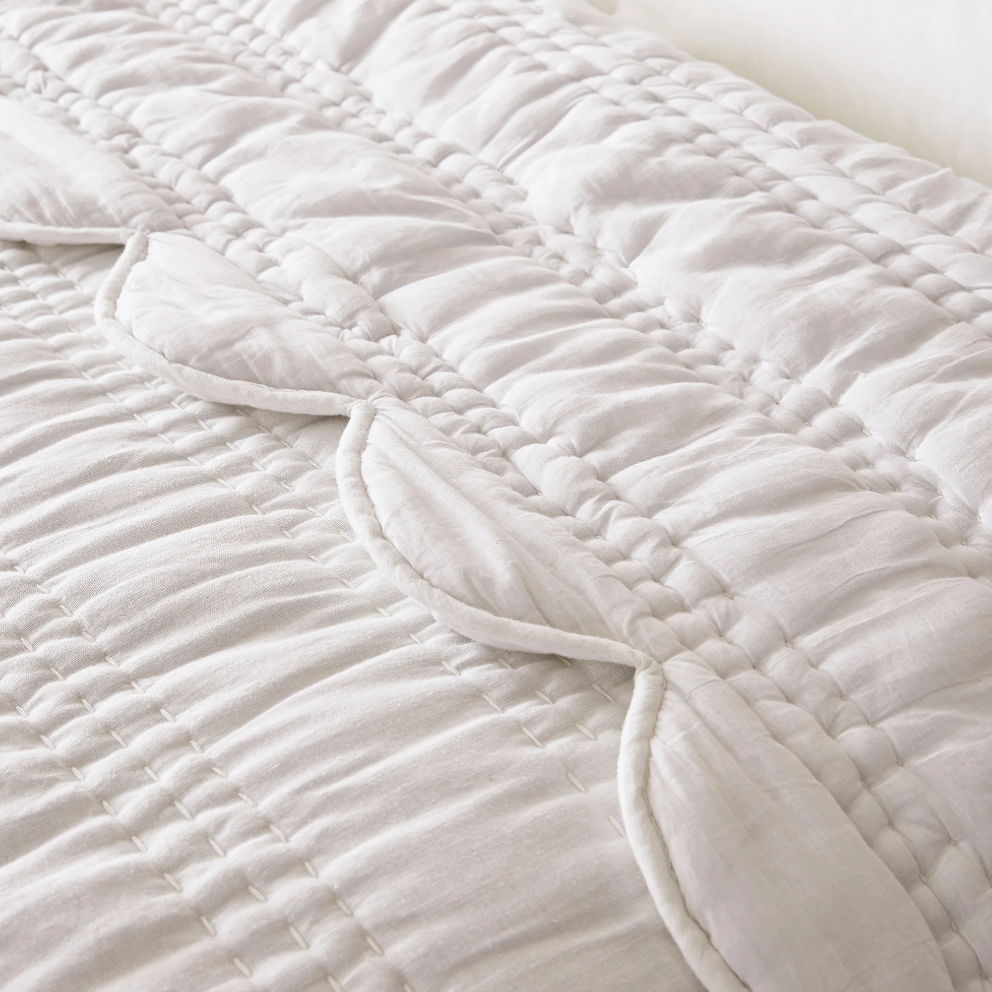 Matilda White Scallop Quilted Linen Blend Bedspread - Image 5