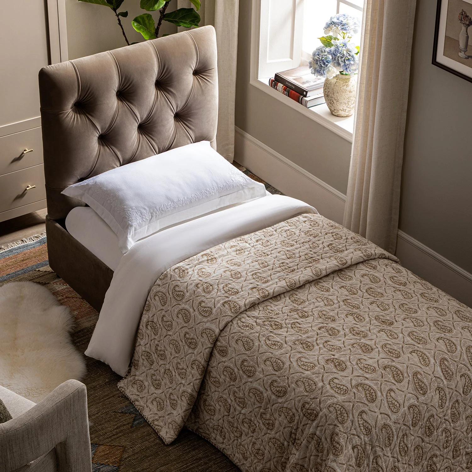 Portland Single Buttoned Fold-Out Bed in Ottoman, Mink Velvet - Image 5