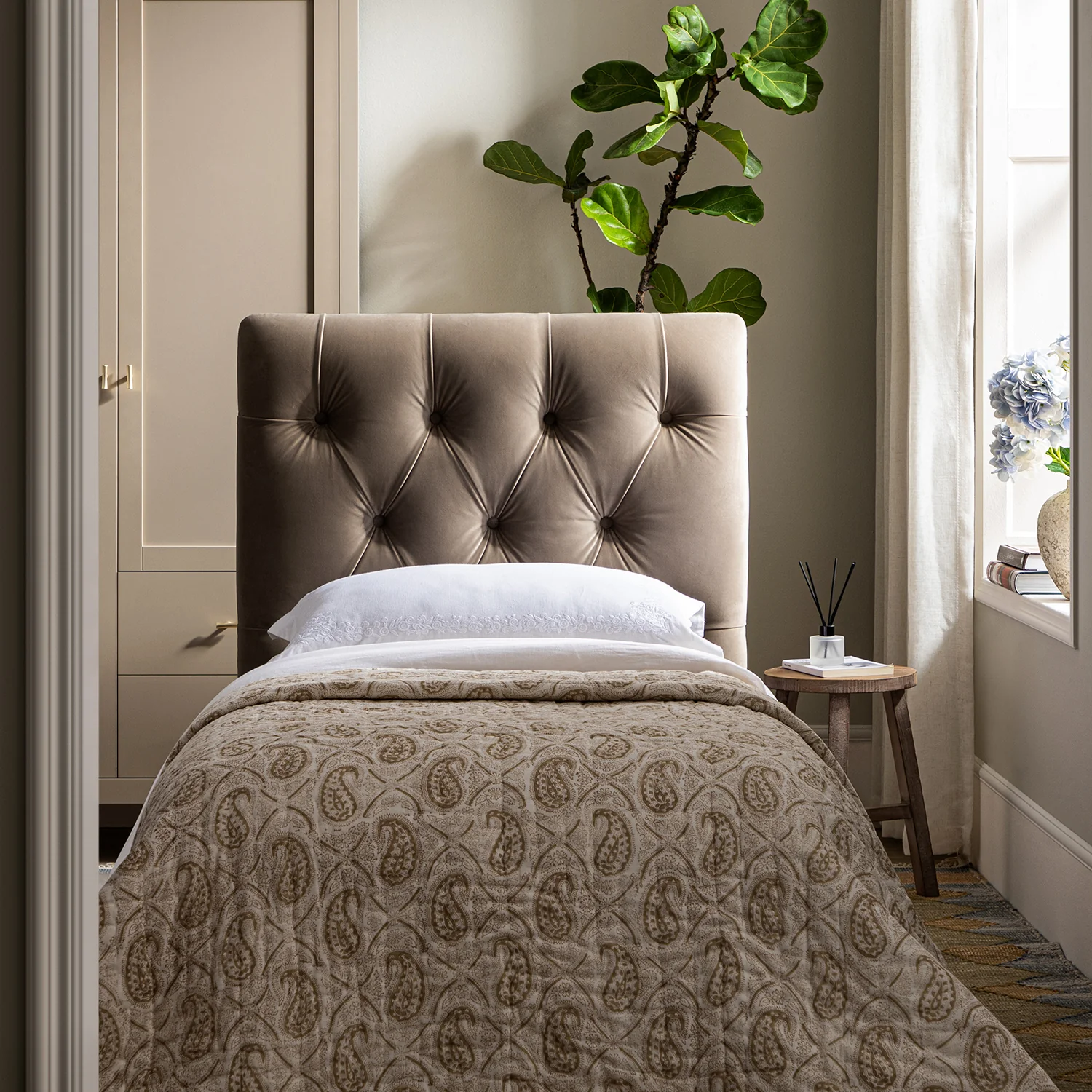 Portland Single Buttoned Fold-Out Bed in Ottoman, Mink Velvet - Image 7