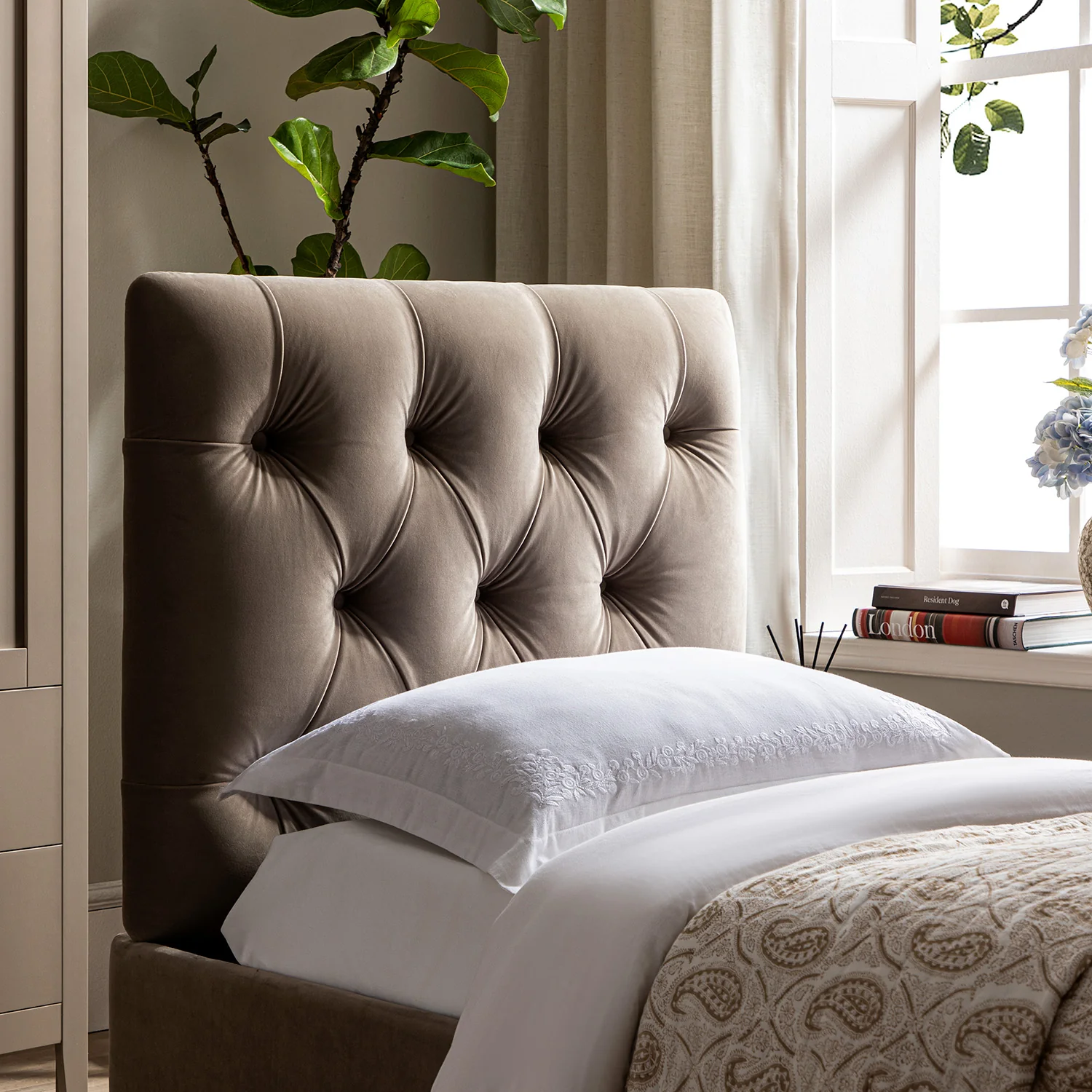 Portland Single Buttoned Fold-Out Bed in Ottoman, Mink Velvet - Image 8