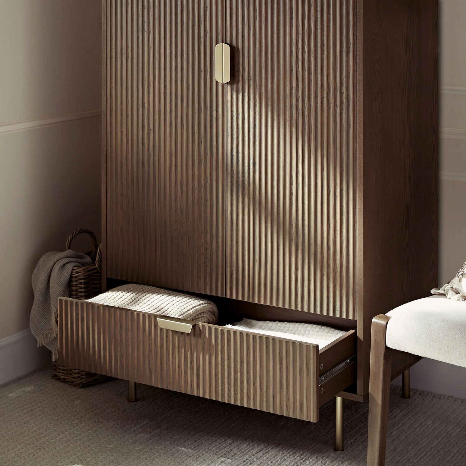 Richmond Ridged Double Wardrobe with Drawer, Dark Ash - Image 5